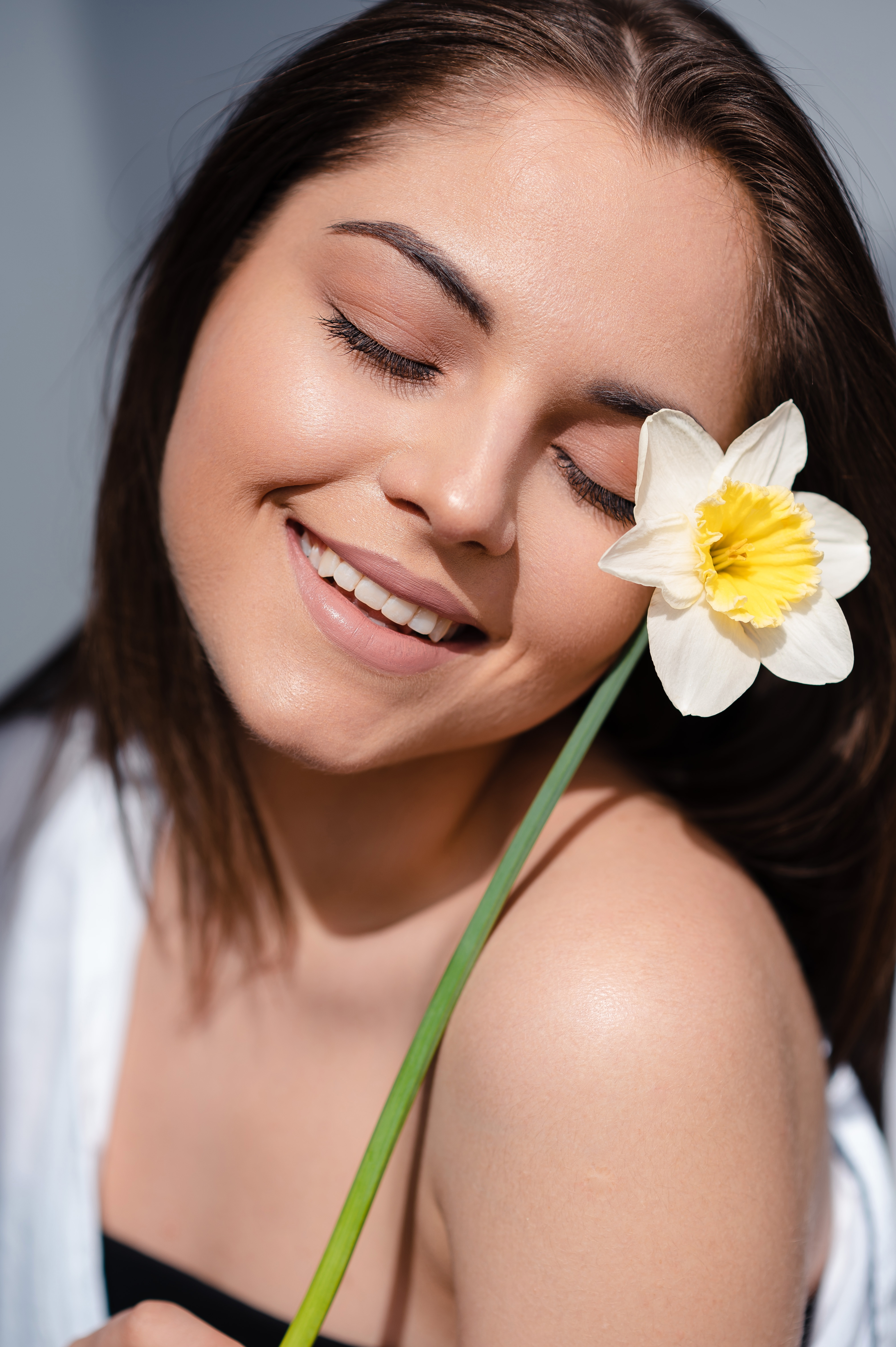Woman with renewed, radiant skin after VI Peel at Desert Med Rejuvenation.